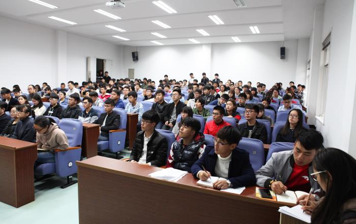黄书记讲党课03.JPG