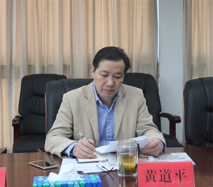 党委专题学习会照片1.jpg