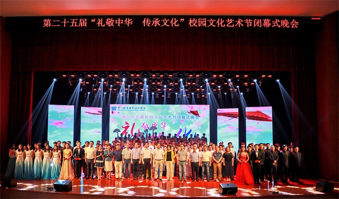 14大领导合照.jpg