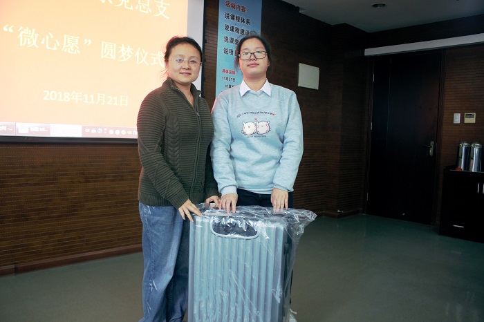 行李箱.jpg